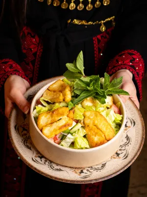 Fattouch au halloumi grillé