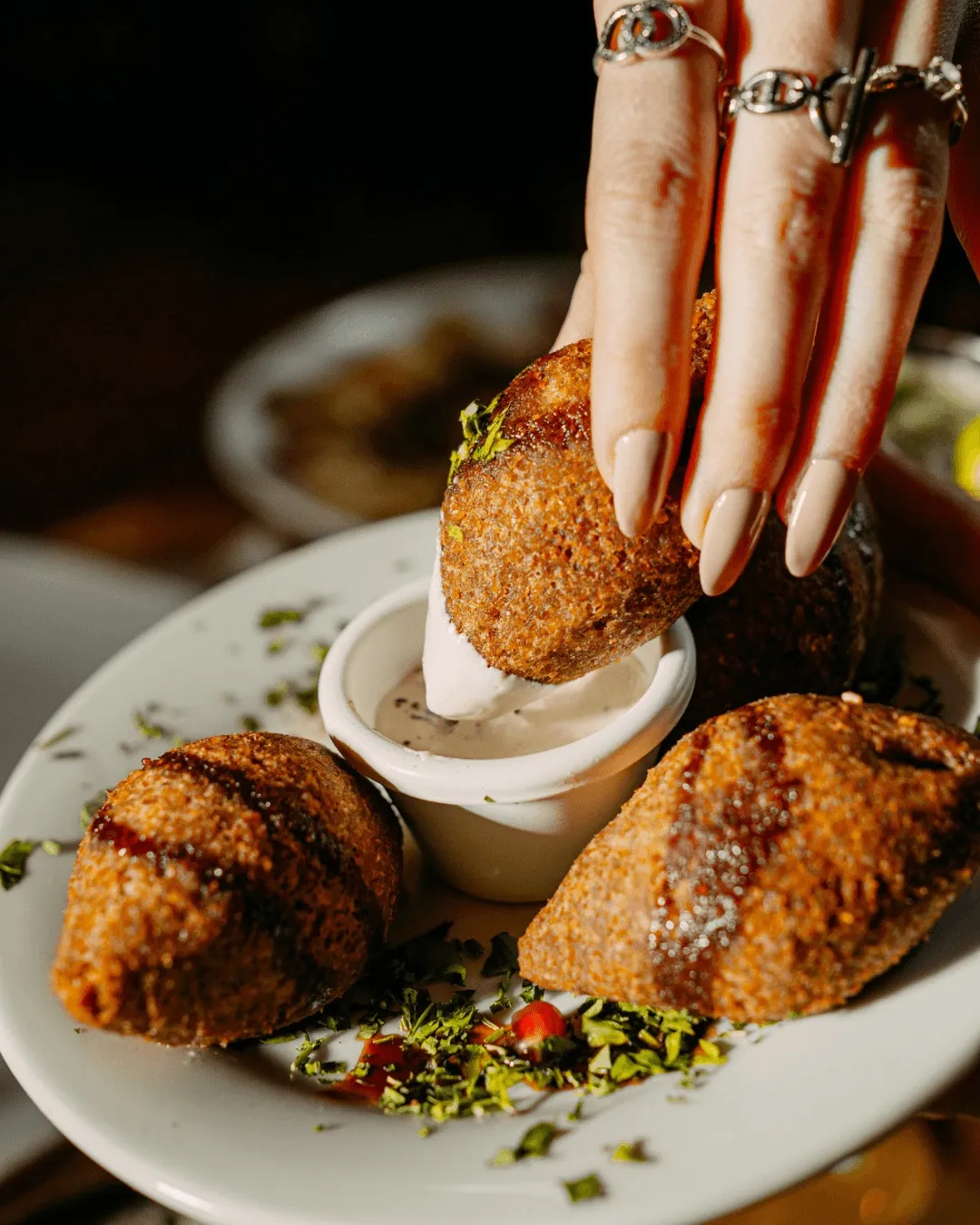 Préparation du kibbeh, savoir-faire de la cuisine palestinienne